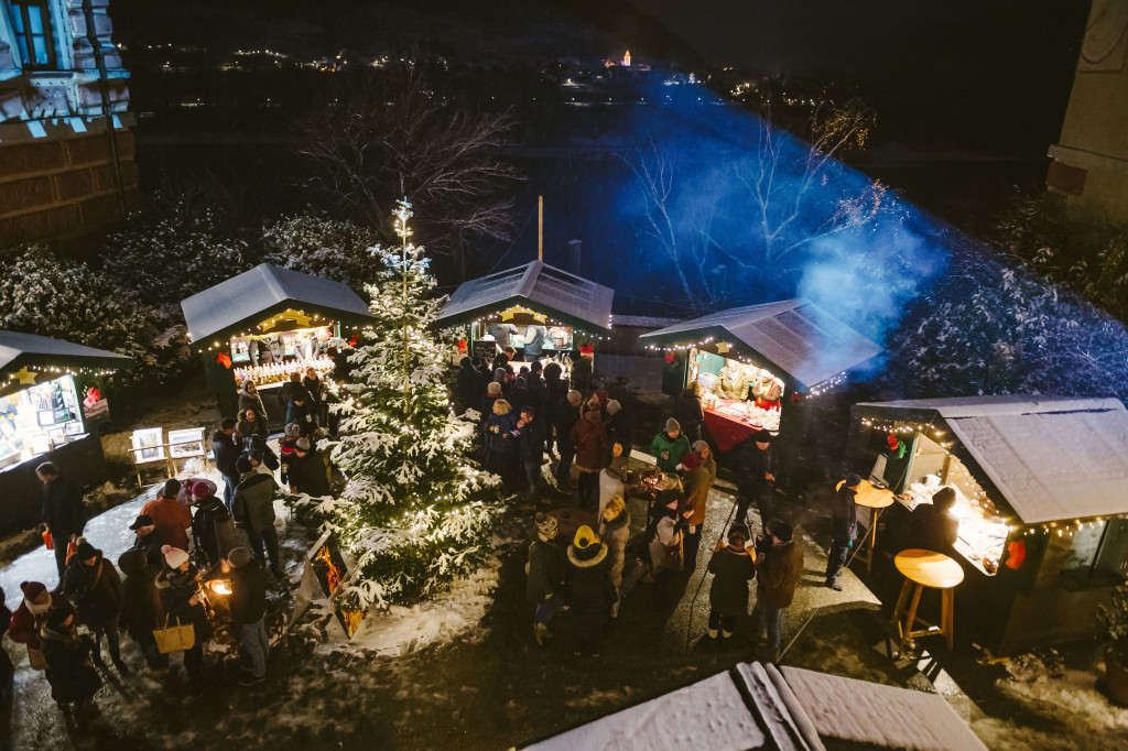 Vianočný trh, výzdoba, Tulln, Rakúsko