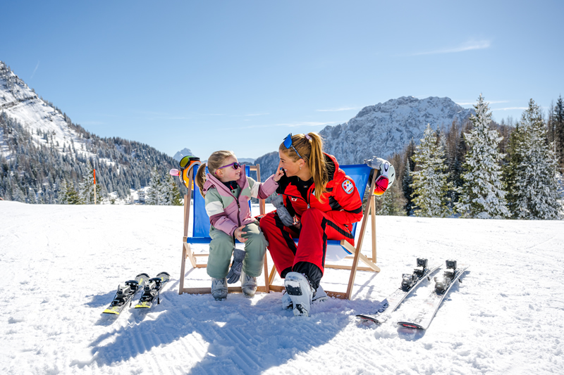 zena,dievca,lehatka,zima,sneh,slnko,oddych,dobra nalada
