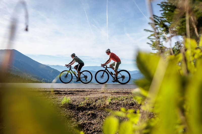 cyklisti,pohorie,slnko,jar,graz,rakusko