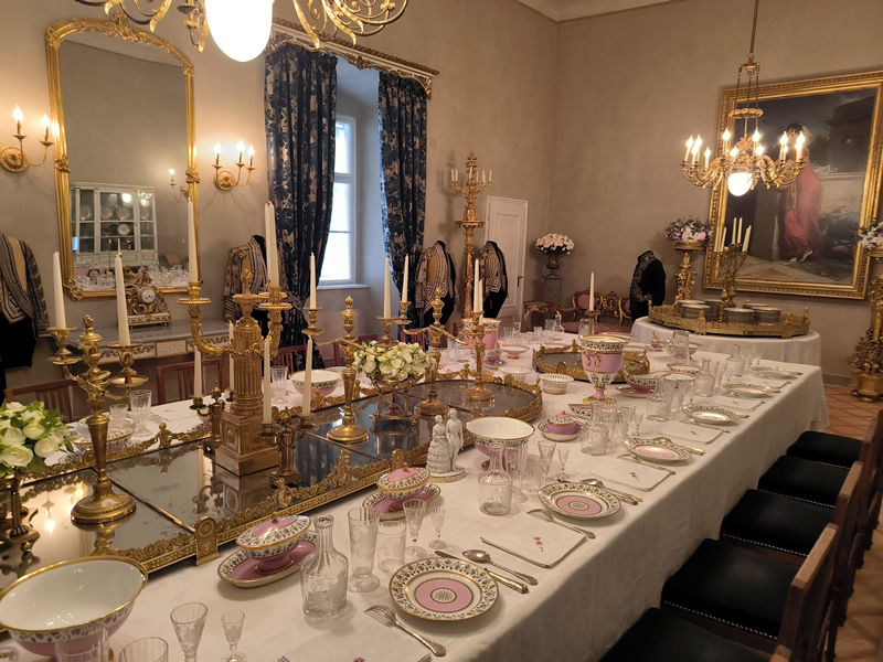 stol,pribory,porcelan,habsburg,monarchia,eisenstadt,jedalen,rakusko,austria.sk