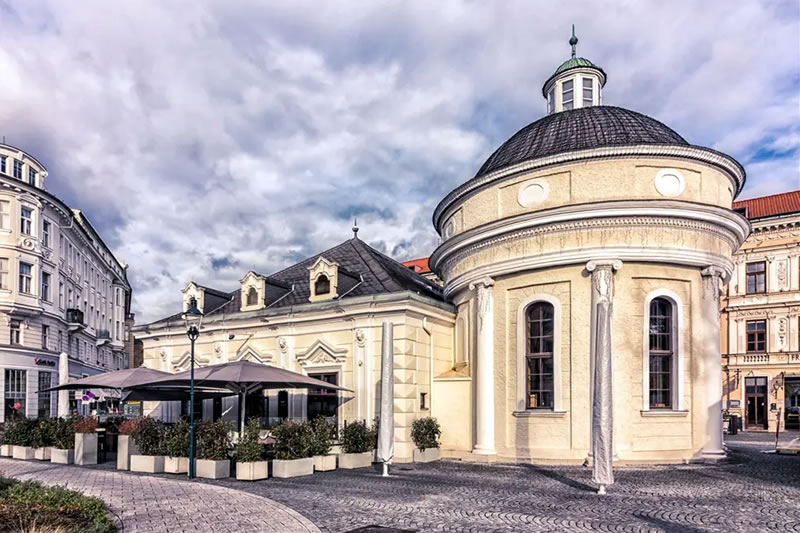 Dolne Rakusko - austriask - Baden - kupalisko - piesocna plaz