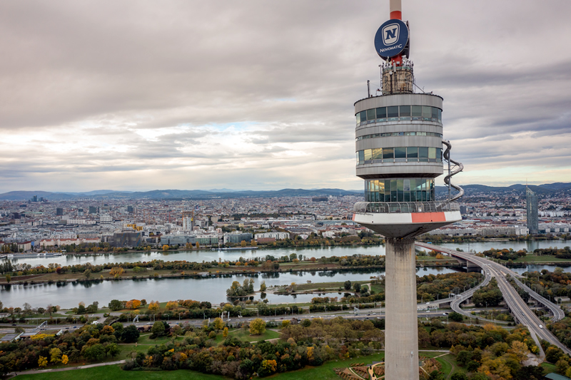 foto Donauturm so smyklavkou