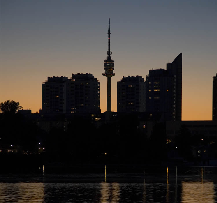 [obrazok] donauturm_pilo.jpg