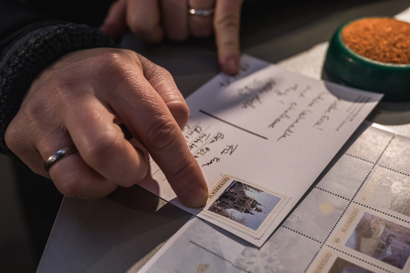 autobus,vianocny strom, vecerne namestie,Steyr