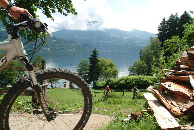 jazero,rakusko,hotel,bazen,cyklisti