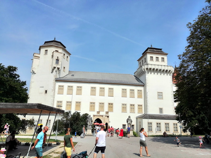 Rakusko - muzeum - mamut - pravek - zámok - austria.sk