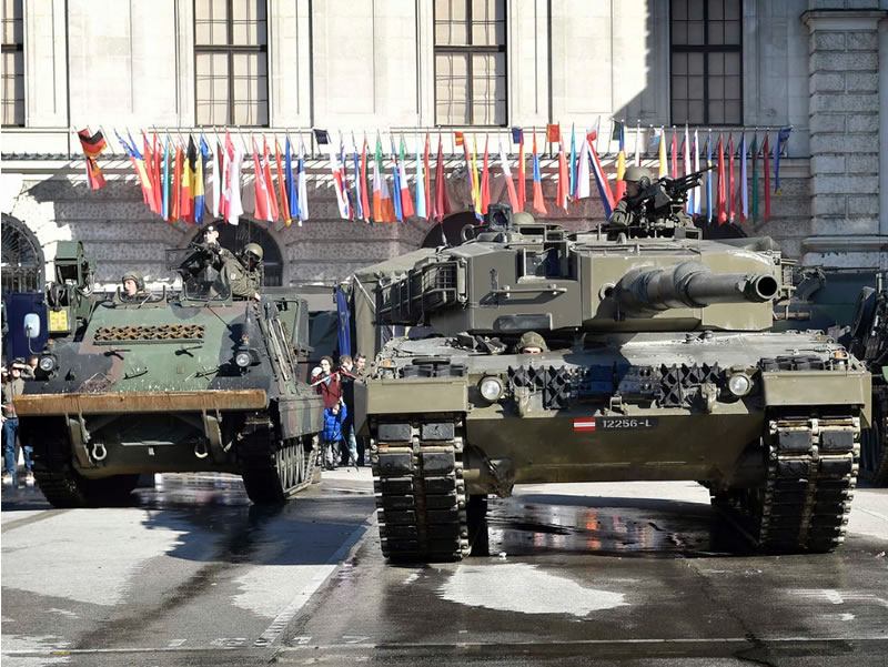 tanky, prehliadka na Národný deň Rakúskej republiky
