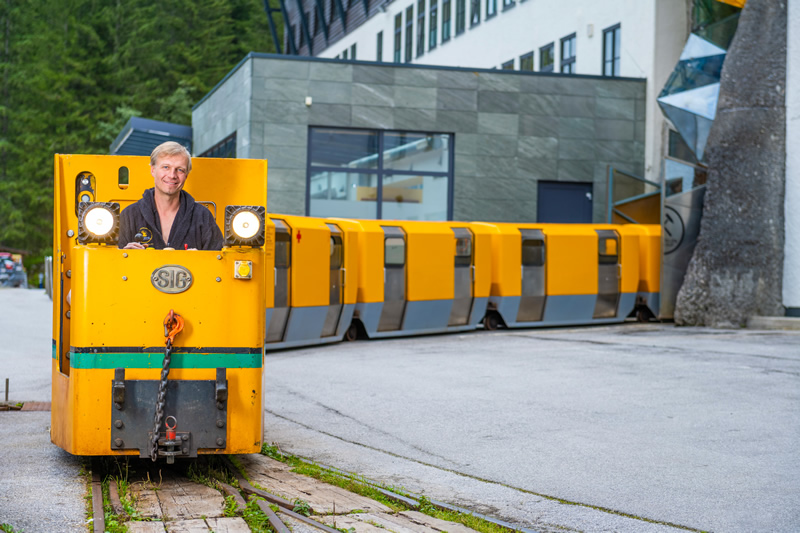 elektricky vlacik, pacient, pacientka,stolna,postele,lezadla,bana, Gastein,Salzburgerland, Rakusko, liecba, liecenie,elektricky vlacik