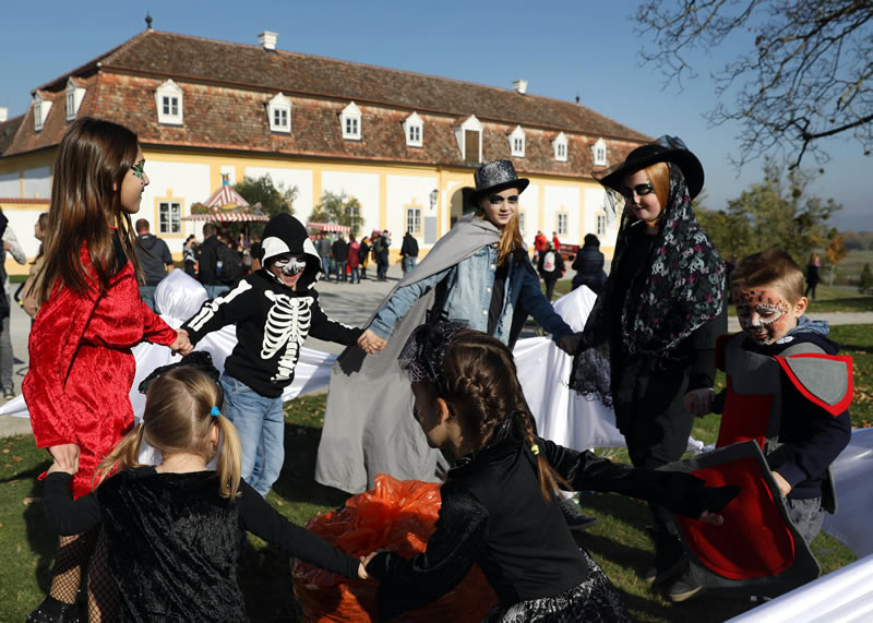 Rakusko - jesen - vylet - Schlosshof - muzeum - Halloween - austria.sk