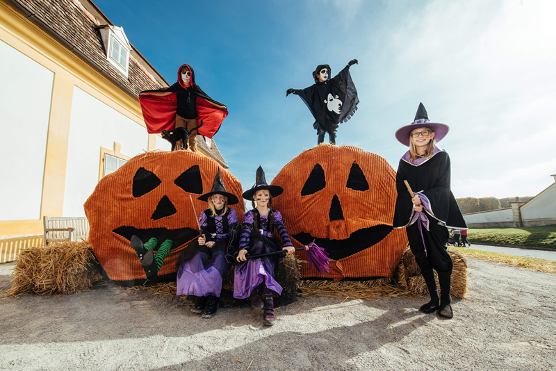 z&aacute;mok, Rak&uacute;sko, Schlosshof, Halloween, tip na vylet, austria.sk