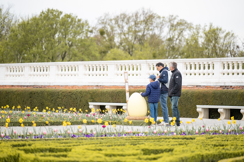 rakusko,schlosshof,velka noc,jar,zahrada,zamok,deti