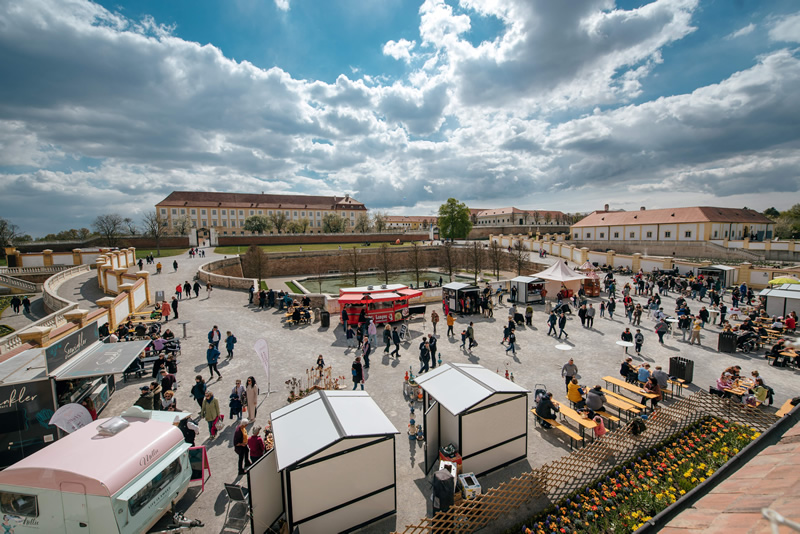 rakusko,schlosshof,velka noc,zajac,jar,zahrada,zamok,trh