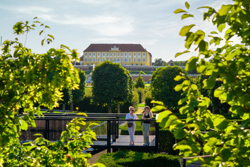 zamok,schlosshof,rakusko,stromy