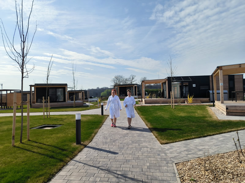 Rakusko - Sonnentherme - Sonnenpark - Chalets - hotel - ubytovanie - Burgenland - austria.sk