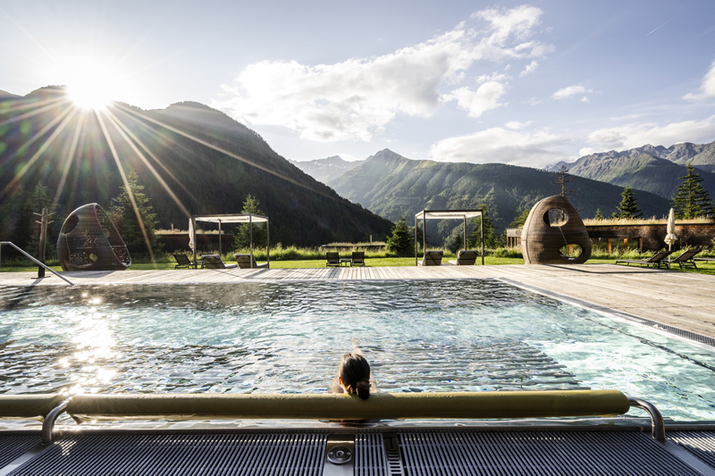 Gradonna,hotel,ubytovanie,wellness,Alpy,Rakusko,Osttirol,zena,bazen
