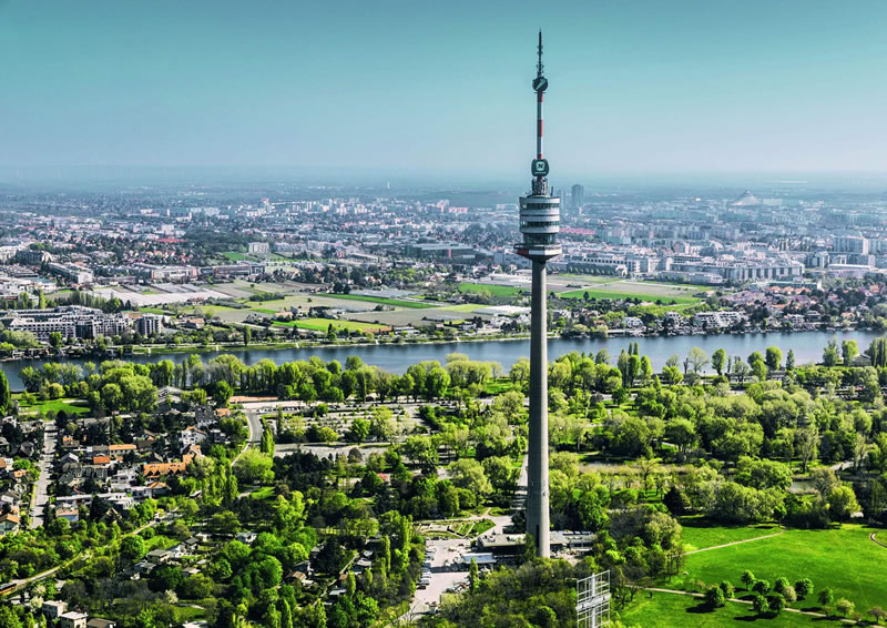 rakusko - austria - vieden - donauturm - vylet - kam - s detmi