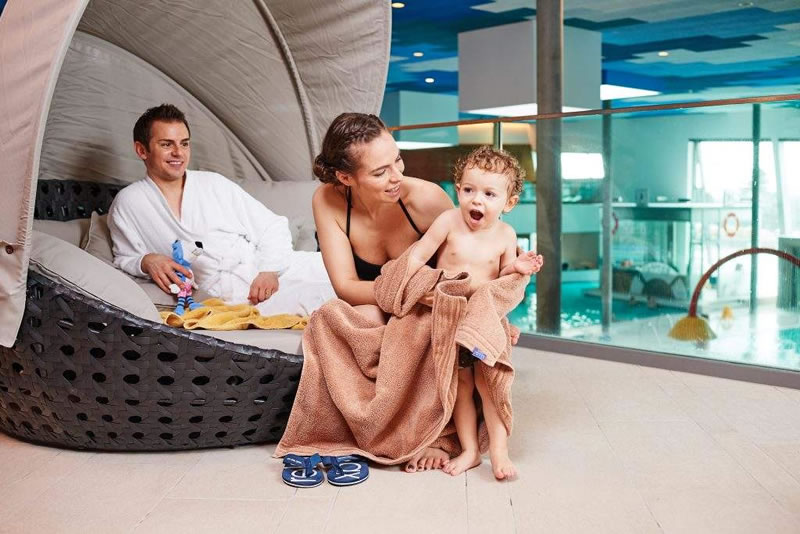 velka-noc-therme-wien-vieden-rodina-deti-voda