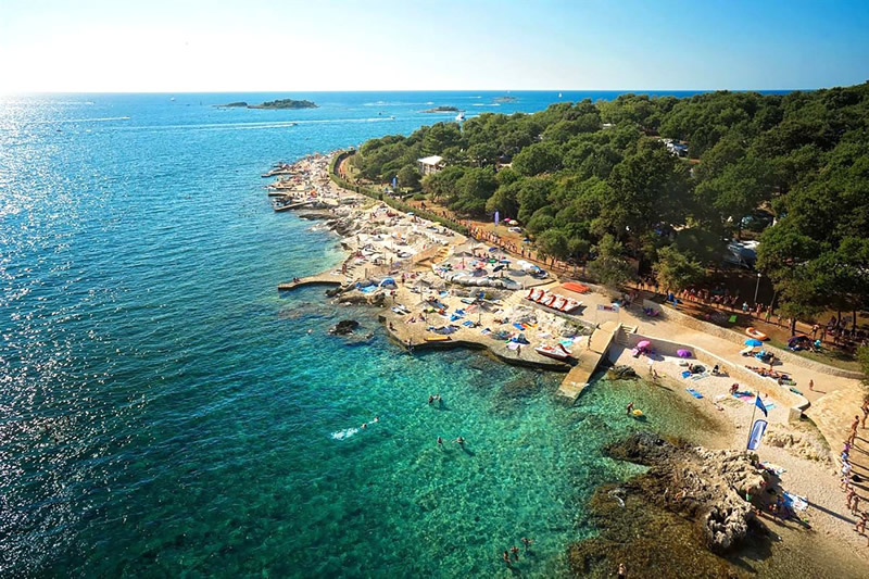 pohlad zhora na more a pobrezie Camping Bijela Uvala